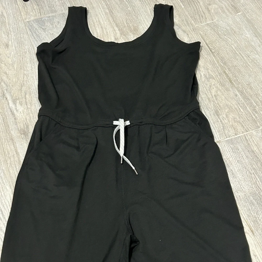LIKE NEW! Women's Vuori Black Tank Jumpsuit - MEDIUM - Picture 5 of 6